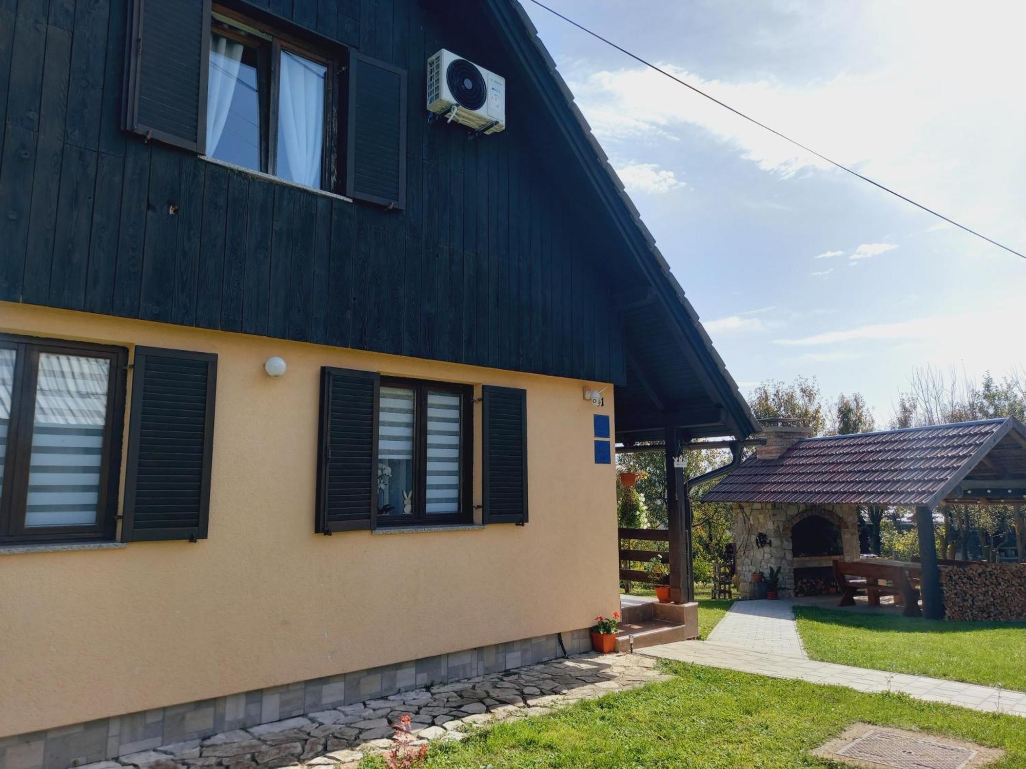 Guest House Lisina Poljanak Buitenkant foto